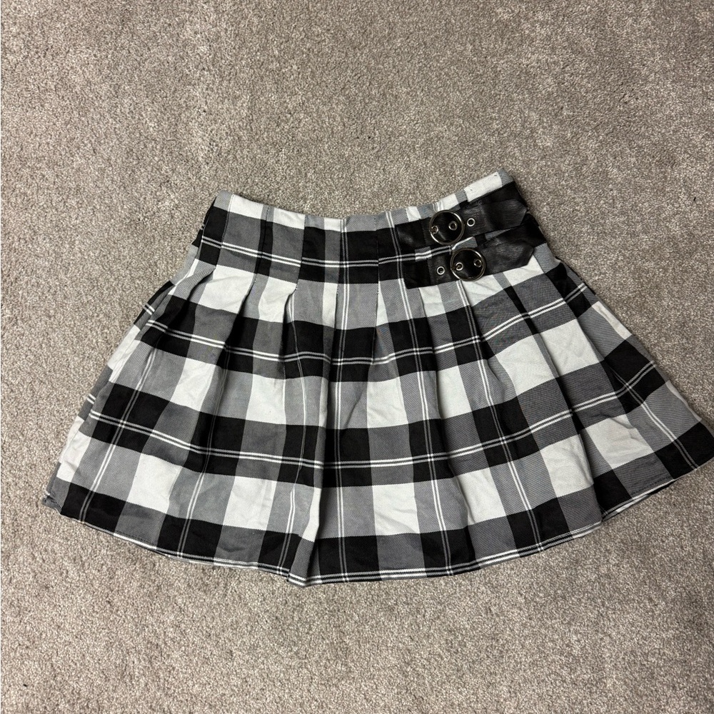 Forever 21 Black and White Pleated Skater Mini Skirt